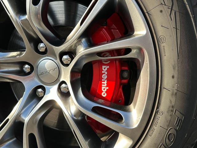 ジープ・グランドチェロキー SRT8 2019yモデル 正規ディーラー車 ワンオーナー パノラマサンルーフ ハーフレザーシート フルセグナビ AppleCarPlay&AndroidAuto ヒッチメンバー(17枚目)
