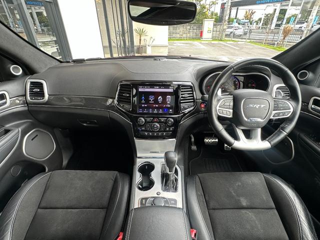 ジープ・グランドチェロキー SRT8 2019yモデル 正規ディーラー車 ワンオーナー パノラマサンルーフ ハーフレザーシート フルセグナビ AppleCarPlay&AndroidAuto ヒッチメンバー(25枚目)