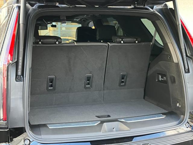 キャデラックエスカレード スポーツ 2021y・正規ディーラー車・ワンオーナー・自社管理ユーザー様・メーカー延長保証令和8年9月・整備記録簿R4 R5 R6 R7(D整備)・4WD ブラックレザー AKG36スピーカー カープレイ(24枚目)