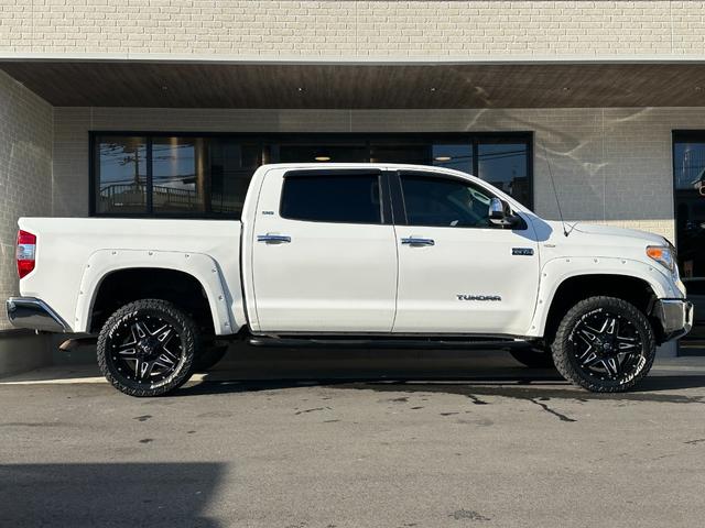 タンドラ ＳＲ５　２０１７ｙモデル・新車並行・４ＷＤ・張替ブラックハーフレザーアルパイン製（７ＤＶ）フルセグＳＤナビ・フリップダウンモニター・Ｆｕｅｌ　Ｏｆｆ－Ｒｏａｄ製Ｄ５５４　２０インチＡＷ（11枚目）