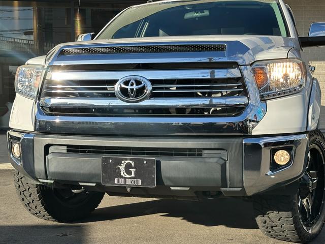 タンドラ ＳＲ５　２０１７ｙモデル・新車並行・４ＷＤ・張替ブラックハーフレザーアルパイン製（７ＤＶ）フルセグＳＤナビ・フリップダウンモニター・Ｆｕｅｌ　Ｏｆｆ－Ｒｏａｄ製Ｄ５５４　２０インチＡＷ（13枚目）