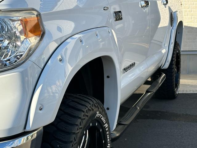タンドラ ＳＲ５　２０１７ｙモデル・新車並行・４ＷＤ・張替ブラックハーフレザーアルパイン製（７ＤＶ）フルセグＳＤナビ・フリップダウンモニター・Ｆｕｅｌ　Ｏｆｆ－Ｒｏａｄ製Ｄ５５４　２０インチＡＷ（15枚目）