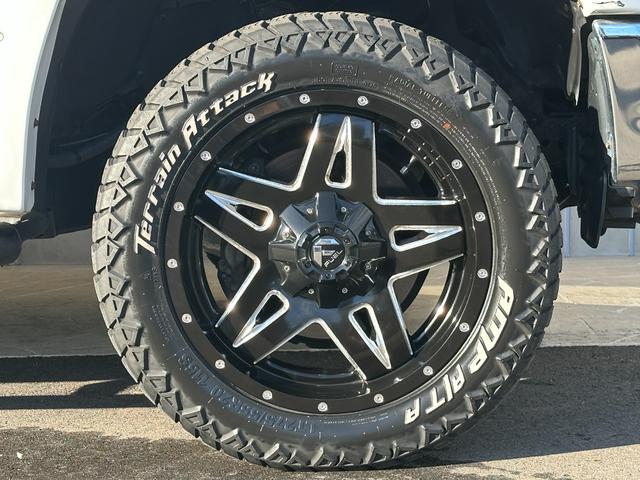 タンドラ ＳＲ５　２０１７ｙモデル・新車並行・４ＷＤ・張替ブラックハーフレザーアルパイン製（７ＤＶ）フルセグＳＤナビ・フリップダウンモニター・Ｆｕｅｌ　Ｏｆｆ－Ｒｏａｄ製Ｄ５５４　２０インチＡＷ（18枚目）