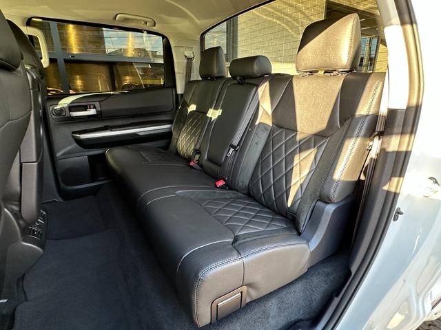 タンドラ ＳＲ５　２０１７ｙモデル・新車並行・４ＷＤ・張替ブラックハーフレザーアルパイン製（７ＤＶ）フルセグＳＤナビ・フリップダウンモニター・Ｆｕｅｌ　Ｏｆｆ－Ｒｏａｄ製Ｄ５５４　２０インチＡＷ（32枚目）