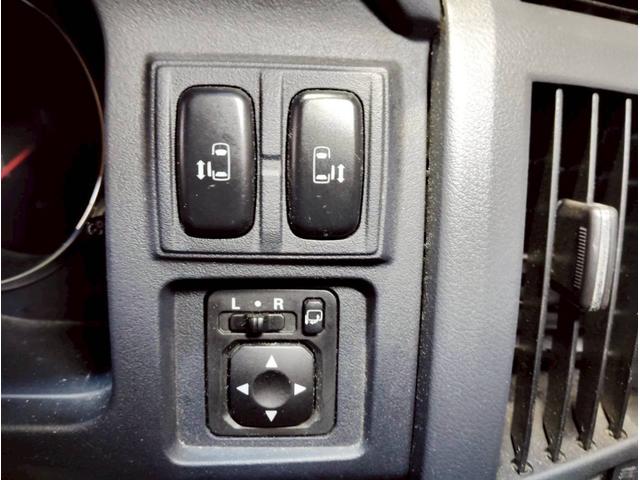 デリカＤ：５ Ｇ　パワーパッケージ　ワンオーナー　ユーザー買取　走行メーターチェック済み　社外ナビ　ワンセグ　バックカメラ　切替４ＷＤ　ＥＴＣ　パドルシフト　両側パワースライドドア　３列シート　横滑り防止機能（7枚目）