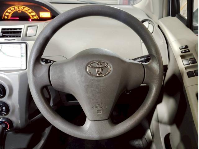 ヴィッツ Ｆ　ユーザー買取車　純正ナビ　ＬＥＤライト　キーレス　ＡＢＳ　ＰＳ　ＰＷ　マット　デアイサー　４ＷＤ（4枚目）