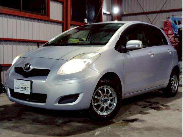 ヴィッツ Ｆ　ユーザー買取車　純正ナビ　ＬＥＤライト　キーレス　ＡＢＳ　ＰＳ　ＰＷ　マット　デアイサー　４ＷＤ（9枚目）