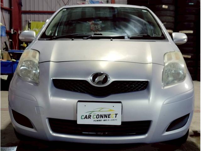 ヴィッツ Ｆ　ユーザー買取車　純正ナビ　ＬＥＤライト　キーレス　ＡＢＳ　ＰＳ　ＰＷ　マット　デアイサー　４ＷＤ（10枚目）