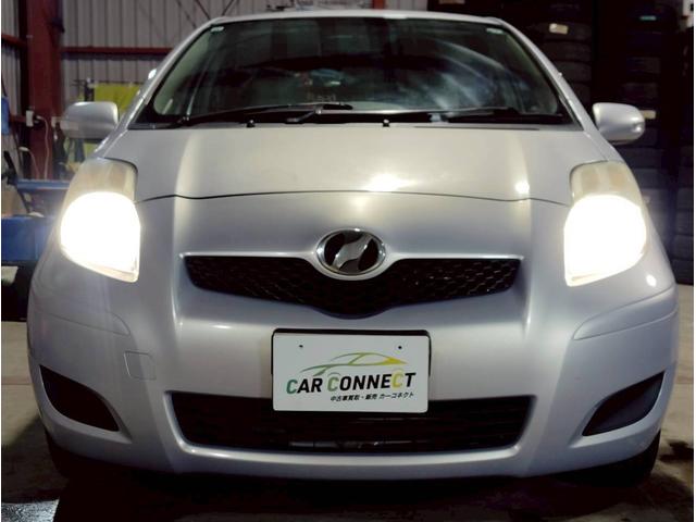 ヴィッツ Ｆ　ユーザー買取車　純正ナビ　ＬＥＤライト　キーレス　ＡＢＳ　ＰＳ　ＰＷ　マット　デアイサー　４ＷＤ（11枚目）