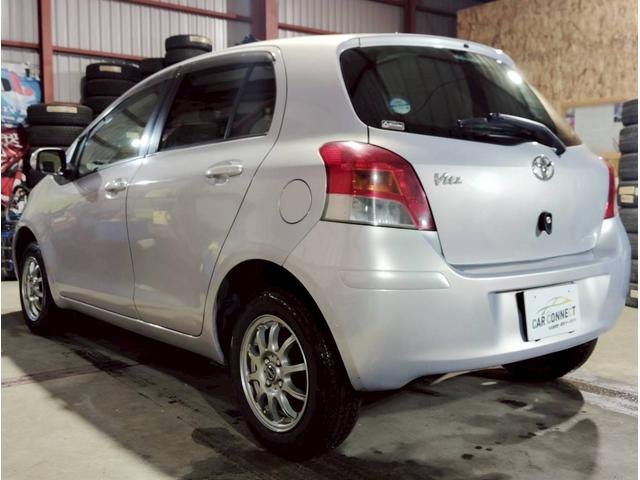 ヴィッツ Ｆ　ユーザー買取車　純正ナビ　ＬＥＤライト　キーレス　ＡＢＳ　ＰＳ　ＰＷ　マット　デアイサー　４ＷＤ（20枚目）