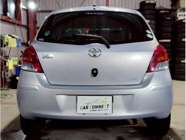 ヴィッツ Ｆ　ユーザー買取車　純正ナビ　ＬＥＤライト　キーレス　ＡＢＳ　ＰＳ　ＰＷ　マット　デアイサー　４ＷＤ（22枚目）