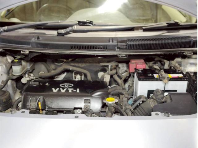 ヴィッツ Ｆ　ユーザー買取車　純正ナビ　ＬＥＤライト　キーレス　ＡＢＳ　ＰＳ　ＰＷ　マット　デアイサー　４ＷＤ（39枚目）