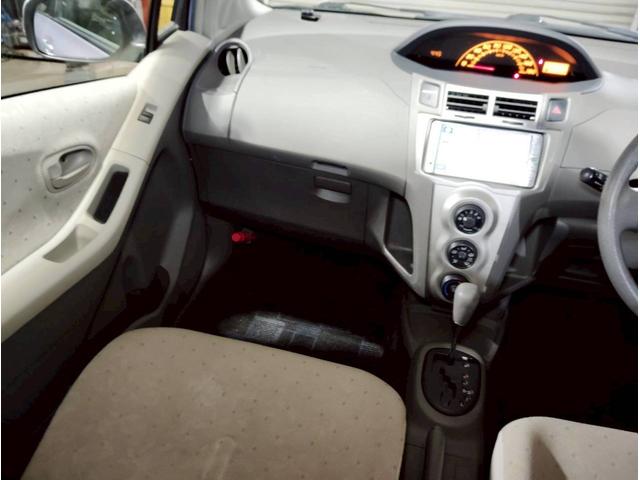 ヴィッツ Ｆ　ユーザー買取車　純正ナビ　ＬＥＤライト　キーレス　ＡＢＳ　ＰＳ　ＰＷ　マット　デアイサー　４ＷＤ（43枚目）