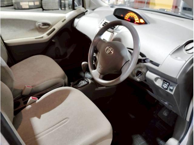 ヴィッツ Ｆ　ユーザー買取車　純正ナビ　ＬＥＤライト　キーレス　ＡＢＳ　ＰＳ　ＰＷ　マット　デアイサー　４ＷＤ（50枚目）