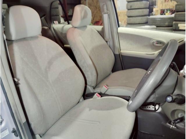 ヴィッツ Ｆ　ユーザー買取車　純正ナビ　ＬＥＤライト　キーレス　ＡＢＳ　ＰＳ　ＰＷ　マット　デアイサー　４ＷＤ（51枚目）