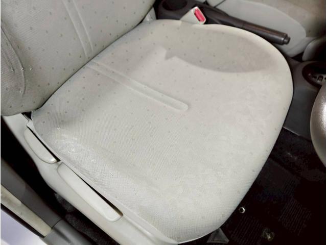 ヴィッツ Ｆ　ユーザー買取車　純正ナビ　ＬＥＤライト　キーレス　ＡＢＳ　ＰＳ　ＰＷ　マット　デアイサー　４ＷＤ（52枚目）