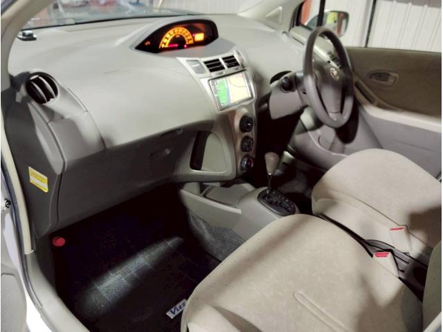 ヴィッツ Ｆ　ユーザー買取車　純正ナビ　ＬＥＤライト　キーレス　ＡＢＳ　ＰＳ　ＰＷ　マット　デアイサー　４ＷＤ（55枚目）