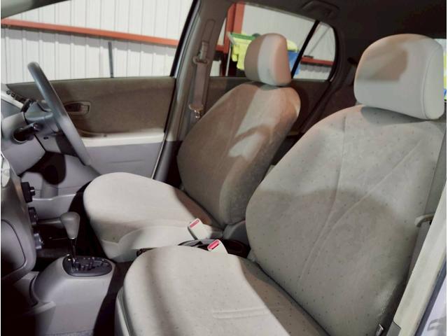 ヴィッツ Ｆ　ユーザー買取車　純正ナビ　ＬＥＤライト　キーレス　ＡＢＳ　ＰＳ　ＰＷ　マット　デアイサー　４ＷＤ（56枚目）