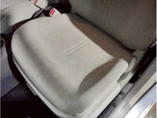 ヴィッツ Ｆ　ユーザー買取車　純正ナビ　ＬＥＤライト　キーレス　ＡＢＳ　ＰＳ　ＰＷ　マット　デアイサー　４ＷＤ（57枚目）