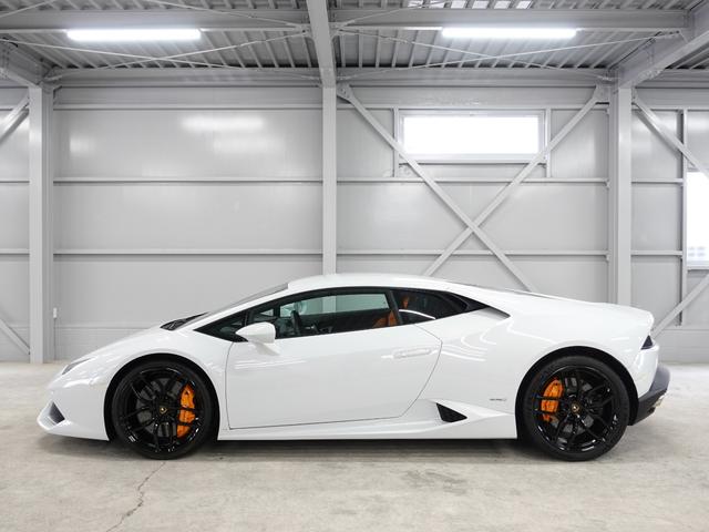 ウラカン ＬＰ６１０－４　ガラスエンジンフード／カーボンエンジンベイ／フロントリフト／ブランディングＰＫＧ／２０インチブラックＭＩＭＡＳ鍛造アルミ／オレンジキャリパー／バックカメラ＆ソナー／バイカラーレザー／スペアキー（14枚目）