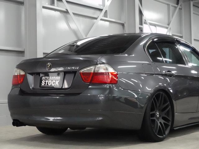 ３シリーズ ３２５ｉ　社外１９インチマットブラックアルミ／ＡＲＣ車高調／カーボンリップ＆グリル／カーボングリル／アイライン／ＬＥＤイカリング＆ナンバー灯／社外ナビ／バックカメラ／フルセグＴＶ／Ｂｌｕｔｏｏｔｈ（22枚目）