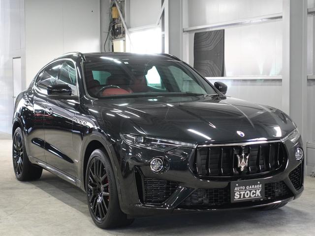 レヴァンテ グランスポーツ 後期型/カーボンハンドル&カーボン内装/パノラマルーフ/後期グランスポーツエアロ/ツーリングPKG/レッドプレミアムレザー/21inブラックアンテオアルミ/ブラックステッチ/ヘッドレスト刺繍(17枚目)