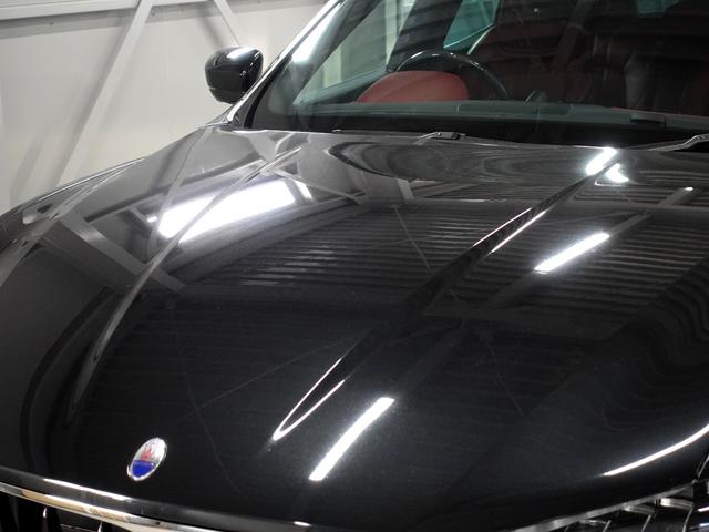 レヴァンテ グランスポーツ 後期型/カーボンハンドル&カーボン内装/パノラマルーフ/後期グランスポーツエアロ/ツーリングPKG/レッドプレミアムレザー/21inブラックアンテオアルミ/ブラックステッチ/ヘッドレスト刺繍(24枚目)