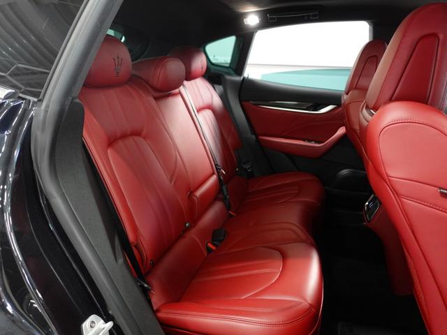 レヴァンテ グランスポーツ 後期型/カーボンハンドル&カーボン内装/パノラマルーフ/後期グランスポーツエアロ/ツーリングPKG/レッドプレミアムレザー/21inブラックアンテオアルミ/ブラックステッチ/ヘッドレスト刺繍(43枚目)