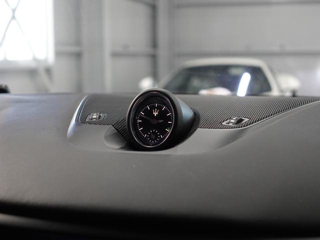 レヴァンテ グランスポーツ パノラマルーフ/外装メッキパーツブラックアウト/ベンチレーション/ツーリングPKG/レッドプレミアムレザー/21inアンテオアルミ/ドライバーアシスタンスPKG/ブラックステッチ/ヘッドレスト刺繍(38枚目)