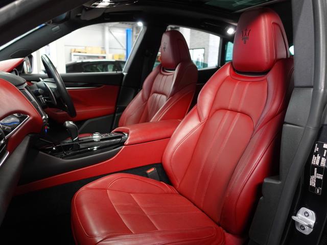 レヴァンテ グランスポーツ パノラマルーフ/外装メッキパーツブラックアウト/ベンチレーション/ツーリングPKG/レッドプレミアムレザー/21inアンテオアルミ/ドライバーアシスタンスPKG/ブラックステッチ/ヘッドレスト刺繍(43枚目)