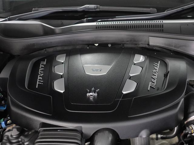 レヴァンテ グランスポーツ パノラマルーフ/外装メッキパーツブラックアウト/ベンチレーション/ツーリングPKG/レッドプレミアムレザー/21inアンテオアルミ/ドライバーアシスタンスPKG/ブラックステッチ/ヘッドレスト刺繍(54枚目)