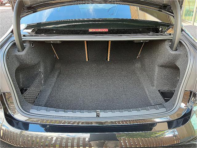 ３シリーズ ３２０ｉ　Ｍスポーツ　ＬＥＤヘッドライト・純正ナビ・バックカメラ・前後センサー・ＡＣＣ／ＬＫＡ／ＢＳＭ・シートヒーター・メモリー機能付パワーシート・Ｗエアコン・ディスプレイオーディオ・純正１８インチＡＷ・禁煙（16枚目）