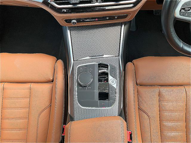 ３シリーズ ３２０ｉ　Ｍスポーツ　ＬＥＤヘッドライト・純正ナビ・バックカメラ・前後センサー・ＡＣＣ／ＬＫＡ／ＢＳＭ・シートヒーター・メモリー機能付パワーシート・Ｗエアコン・ディスプレイオーディオ・純正１８インチＡＷ・禁煙（40枚目）
