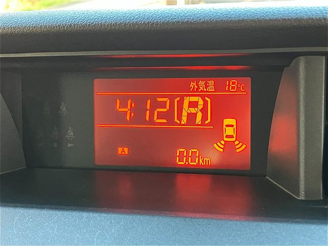 ◆前後センサー◆車庫入れなどのバック操作中に車体の近くに障害物があると警告音でお知らせしてくれます。