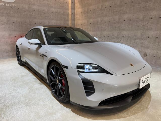 タイカン タイカンＧＴＳ　４＋１シート　４ＷＤ　５人乗　パノラマルーフ　クレヨンカラー（7枚目）