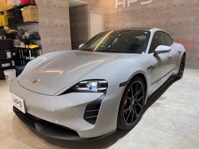 タイカン タイカンＧＴＳ　４＋１シート　４ＷＤ　５人乗　パノラマルーフ　クレヨンカラー（8枚目）