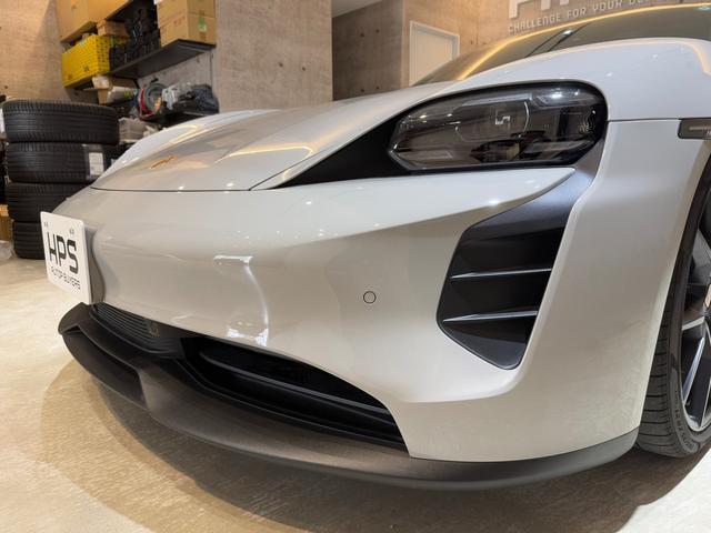 タイカン タイカンＧＴＳ　４＋１シート　４ＷＤ　５人乗　パノラマルーフ　クレヨンカラー（12枚目）