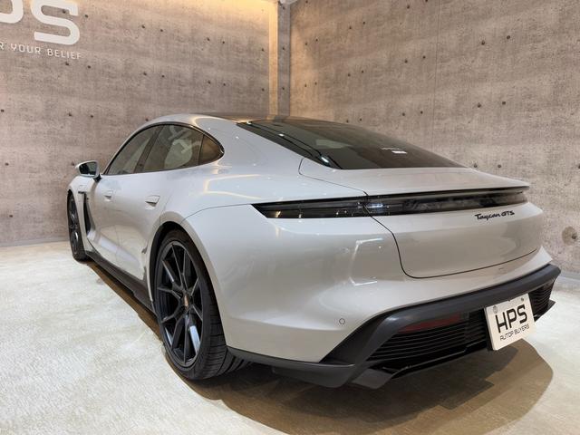 タイカン タイカンＧＴＳ　４＋１シート　４ＷＤ　５人乗　パノラマルーフ　クレヨンカラー（24枚目）