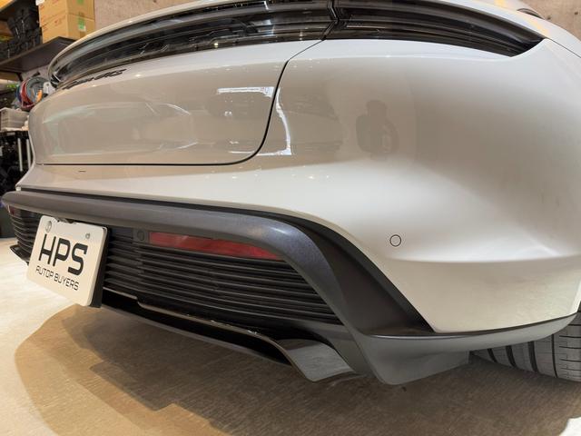 タイカン タイカンＧＴＳ　４＋１シート　４ＷＤ　５人乗　パノラマルーフ　クレヨンカラー（29枚目）