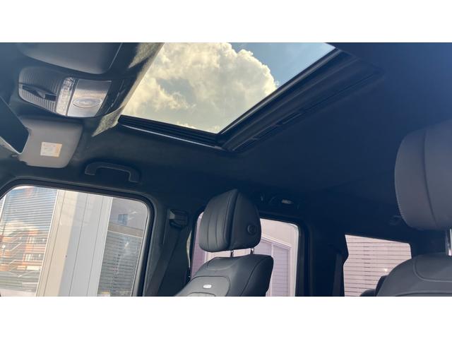 Gクラス G63 マヌファクトゥーアエディション マグノダークオリーブグリーンマットカラー ナッパレザーチタニウムグレー レーダーセーフティパッケージ ブラインドスポットアシスト シートベンチレーター 左ハンドル ブラック22インチアルミホイール(34枚目)