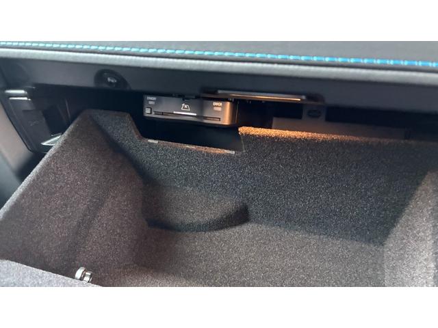 Ｇクラス Ｇ５８０　ウィズＥＱテクノロジーエディション１　レーダーセーフティパッケージ　ブラインドスポットアシスト　運転席助手席メモリー機能付パワーシート　シートヒーター　レザーシート　ブラックアルミホイール　デジタルテレビ　オパリスホワイトマグノ　タイプＣ（30枚目）