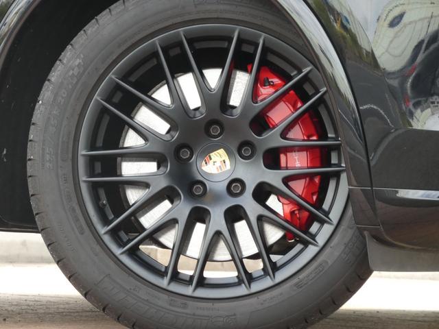 カイエン ＧＴＳ　後期型　黒半革　スポクロ　パノラマＳＲ　スポエグ　　　８ＷＡＹ　シートヒーター　ＰＣＭナビ　地デジ　Ｂカメラ　電動リアゲート　ソフトクローズ　　ＢＯＳＥ　ＲＳスパイダー２０ＡＷ　　正規Ｄ車　１オナ（6枚目）