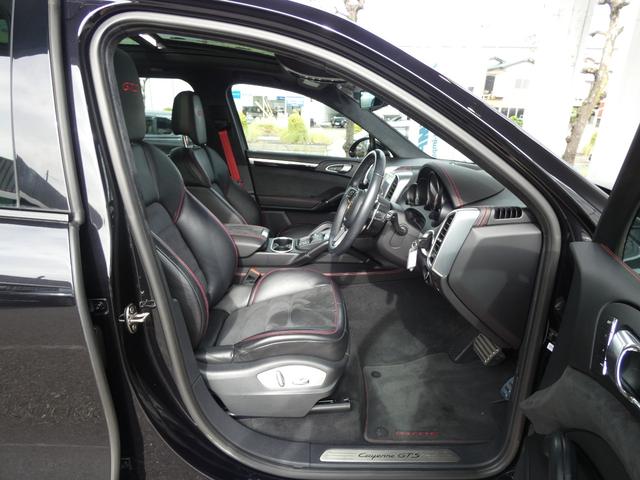 カイエン ＧＴＳ　後期型　黒半革　スポクロ　パノラマＳＲ　スポエグ　　　８ＷＡＹ　シートヒーター　ＰＣＭナビ　地デジ　Ｂカメラ　電動リアゲート　ソフトクローズ　　ＢＯＳＥ　ＲＳスパイダー２０ＡＷ　　正規Ｄ車　１オナ（14枚目）