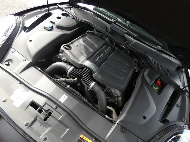 カイエン ＧＴＳ　後期型　黒半革　スポクロ　パノラマＳＲ　スポエグ　　　８ＷＡＹ　シートヒーター　ＰＣＭナビ　地デジ　Ｂカメラ　電動リアゲート　ソフトクローズ　　ＢＯＳＥ　ＲＳスパイダー２０ＡＷ　　正規Ｄ車　１オナ（20枚目）