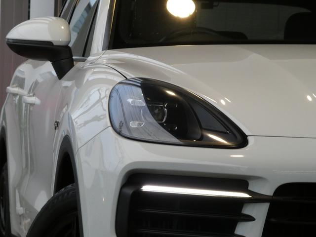 カイエン E-ハイブリッド ベージュ革 スポクロ シートヒーター PCMナビ 全周カメラ ACC LCA LDW LEDヘッドライト エントリーD 8WAY PASM 純正20AW 禁煙 右H 正規D車(3枚目)