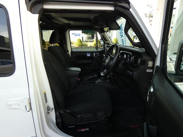 ジープ・ラングラーアンリミテッド スポーツアルティテュード 限定300台 ブラックインテリア 純正ナビ LED ACC Bカメラ AppleCarPlay 純正17AW 禁煙 下取車 正規D車(15枚目)