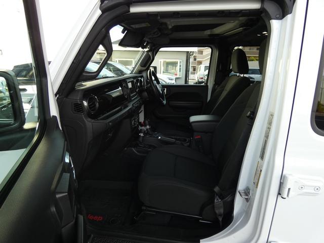 ジープ・ラングラーアンリミテッド スポーツアルティテュード 限定300台 ブラックインテリア 純正ナビ LED ACC Bカメラ AppleCarPlay 純正17AW 禁煙 下取車 正規D車(16枚目)