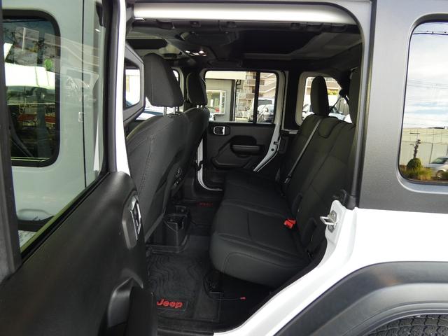 ジープ・ラングラーアンリミテッド スポーツアルティテュード 限定300台 ブラックインテリア 純正ナビ LED ACC Bカメラ AppleCarPlay 純正17AW 禁煙 下取車 正規D車(17枚目)