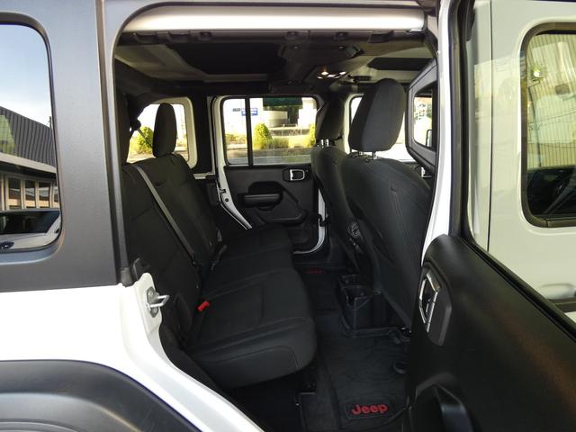 ジープ・ラングラーアンリミテッド スポーツアルティテュード 限定300台 ブラックインテリア 純正ナビ LED ACC Bカメラ AppleCarPlay 純正17AW 禁煙 下取車 正規D車(18枚目)