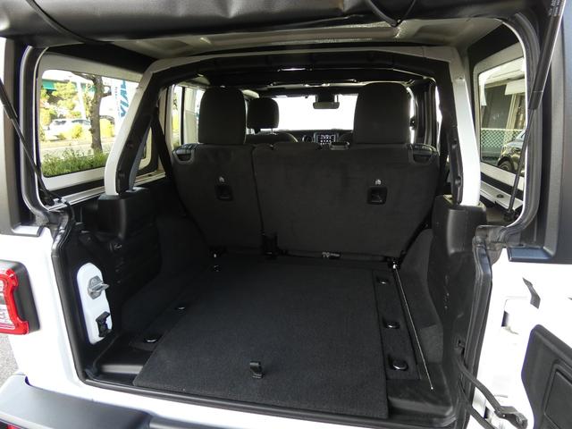 ジープ・ラングラーアンリミテッド スポーツアルティテュード 限定300台 ブラックインテリア 純正ナビ LED ACC Bカメラ AppleCarPlay 純正17AW 禁煙 下取車 正規D車(19枚目)